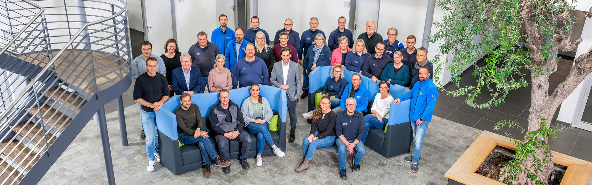 Gruppenbild der TAV Mitarbeiter im Atrium